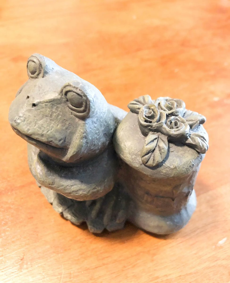 HahnMade's tweet image. Vintage Frog Figurine Frog Decor Gift for Frog Lover Frog Collector 2001 Frog etsy.me/44OMHKD via @Etsy