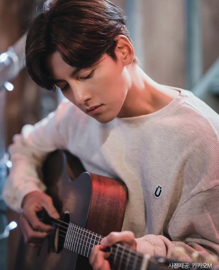 jcw75j's tweet image. 💫✍🏻「楽器を一つ弾けるようになりたくて最近アコースティックギターを買ってみたけど、思ったより難しかった。曲ではなく、コードをちょっと練習してみたけどちゃんとした音が出せなくて…。普通はFコードでつまづく人が多いらしいけど… 」
#チチャンウク
☕️この為に練習再開したのにね😊💕
続きます