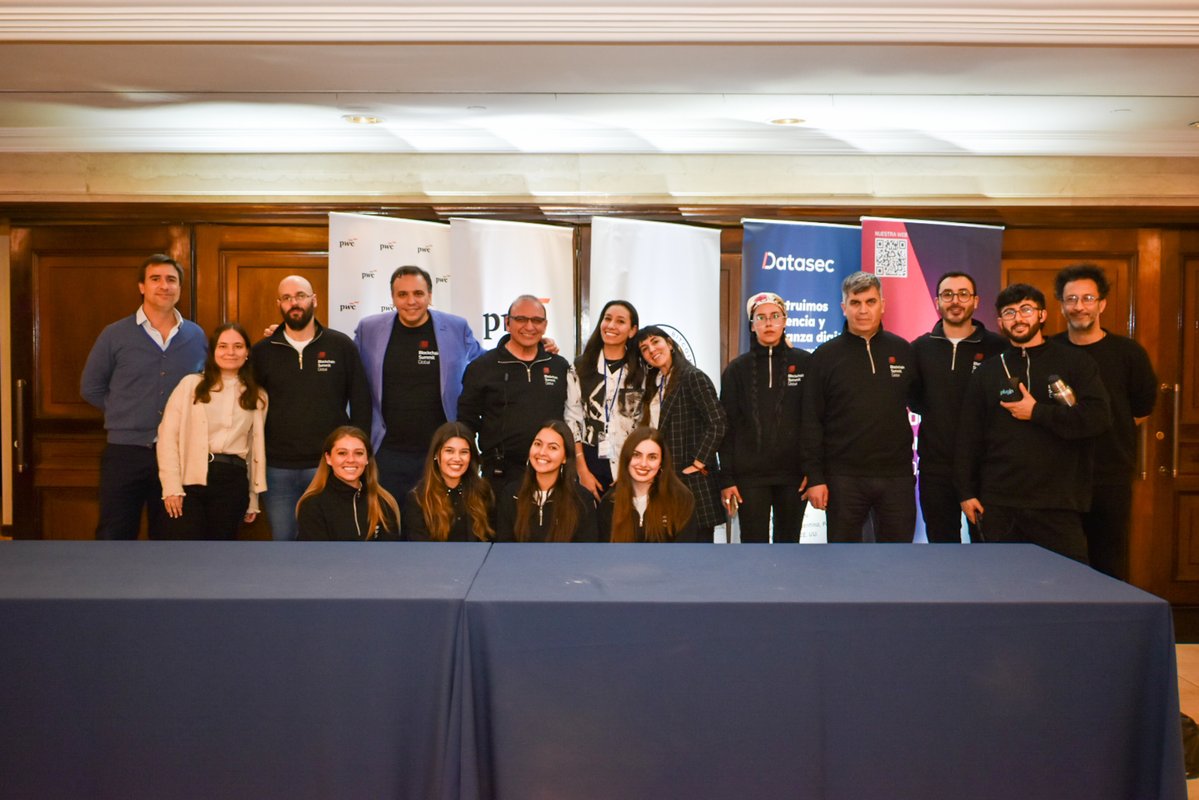 TheBSGlobal's tweet image. 🎉 ¡Gracias por ser parte del #BlockchainSummitGlobal 2025!
Cerramos una jornada llena de ideas, inspiración y comunidad.
🙏 Gracias a speakers, sponsors, partners y a todo el equipo que lo hizo posible.
📸 Pronto subimos las fotos.
¿Tu charla favorita? 🚀
