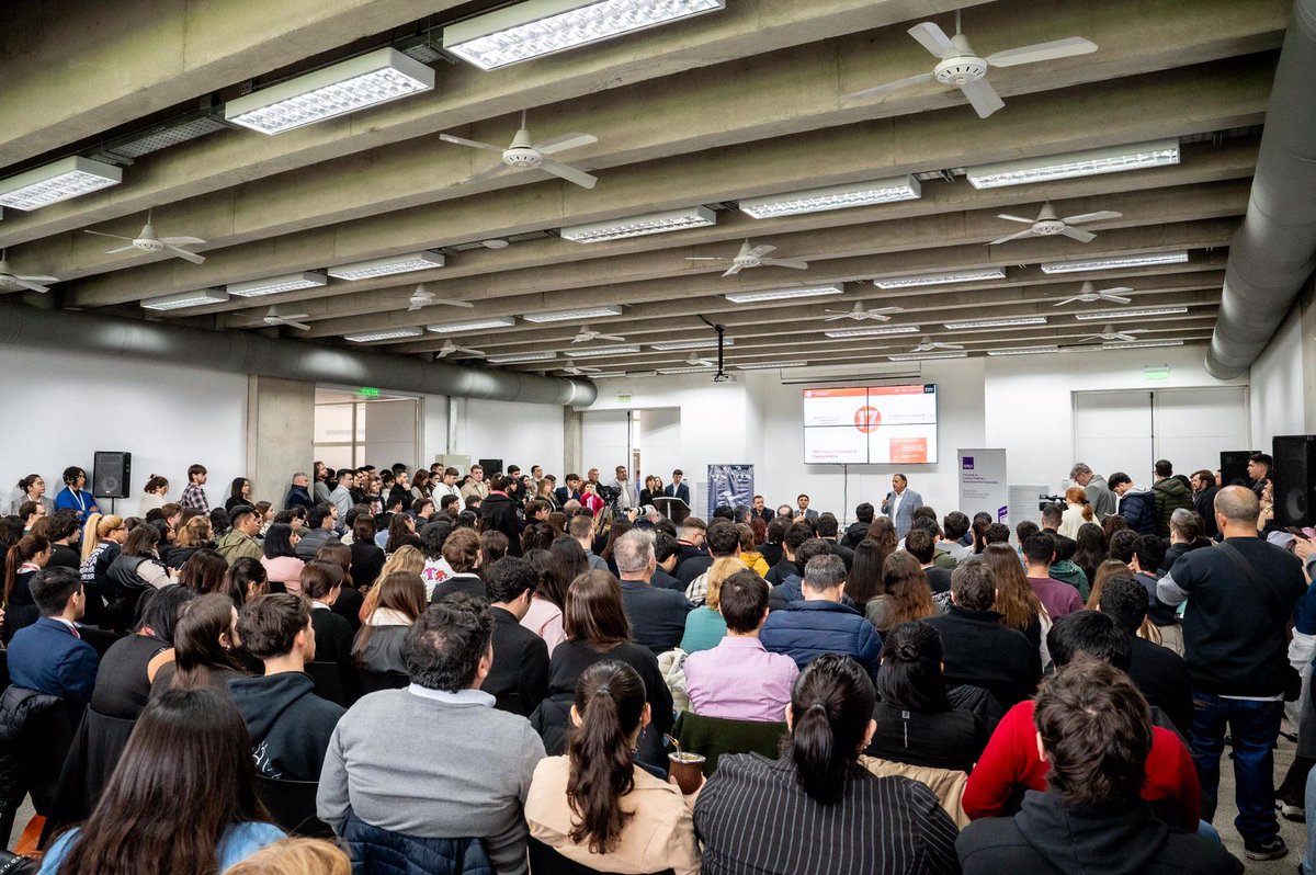 QuintelaRicardo's tweet image. Hoy, junto a mi par @maxipullaro, participé de la charla “La plata viene de arriba y los votos del territorio: ¿Confrontar o acordar?” en la Facultad de Ciencias Políticas y Relaciones Internacionales de la Universidad Nacional de Rosario.
Agradezco la invitación y la…