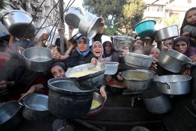 _arielmayo's tweet image. Lo primero que ve el país preferido de Milei (🇮🇱) antes de matar de hambre a la gente está en Franja de Gaza. Genocidio.