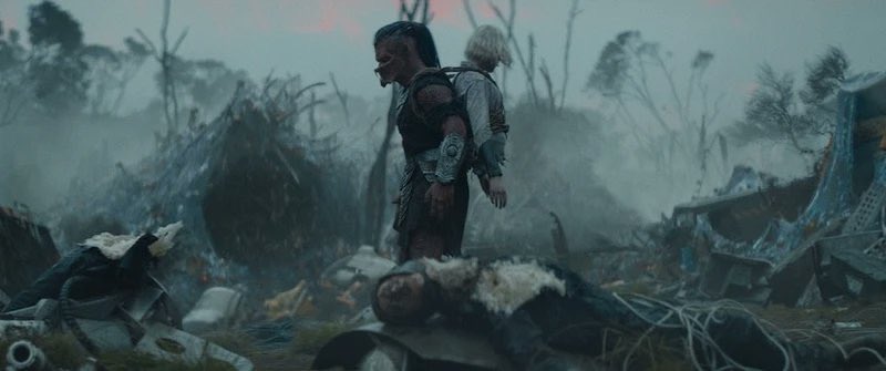 DiscussingFilm's tweet photo. Dan Trachtenberg says the inspiration for putting Elle Fanning’s Android character on the Predator’s back comes from C-3PO on Chewbacca’s back. https://t.co/Qi1q55coA2