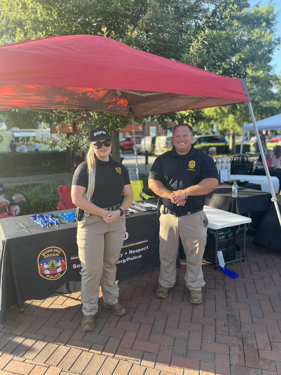 BGKYPolice's tweet image. We are at Circus Square for Concert in the Park and are ready to answer most of your questions.
Stop by and see us!
#bgky #CommunityDriven