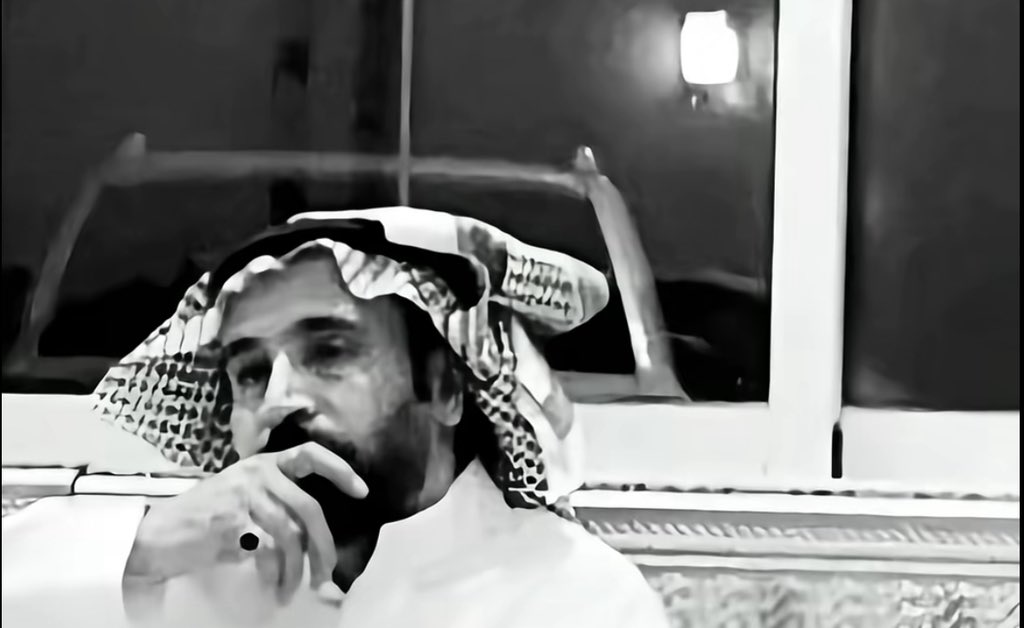 3jm7_'s tweet image. مدغم ابو شيبه:
أنا العاقل اللّي كل ما ضايقوه الناس
يوقف دقيقة صمت ويصد و يقفي