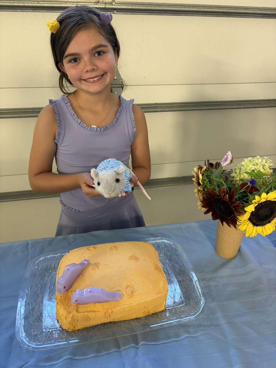 StacySlytherin's tweet image. When your child wants a “rat” cake (don’t ask, I don’t know either), you make it happen! Block of cheese and rat candles.
😅😅