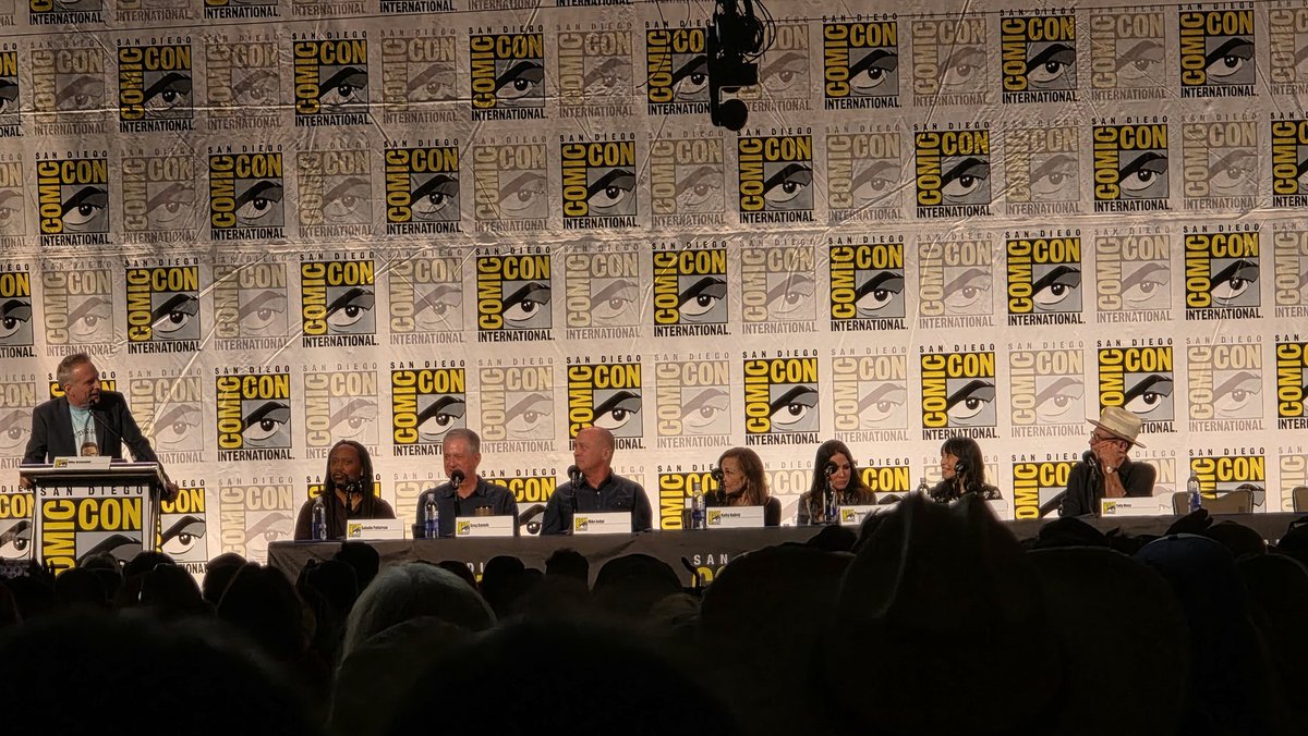 RobSWhiteside's tweet image. The return of the KING! #kingofthehill panel at #SDCC.  Saw the first episode, no notes!