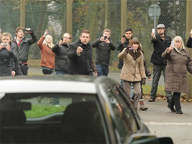 MemesCSociales's tweet image. Black Mirror
"OSO BLANCO"
Temporada 2, Capítulo 2
#LadyRacista