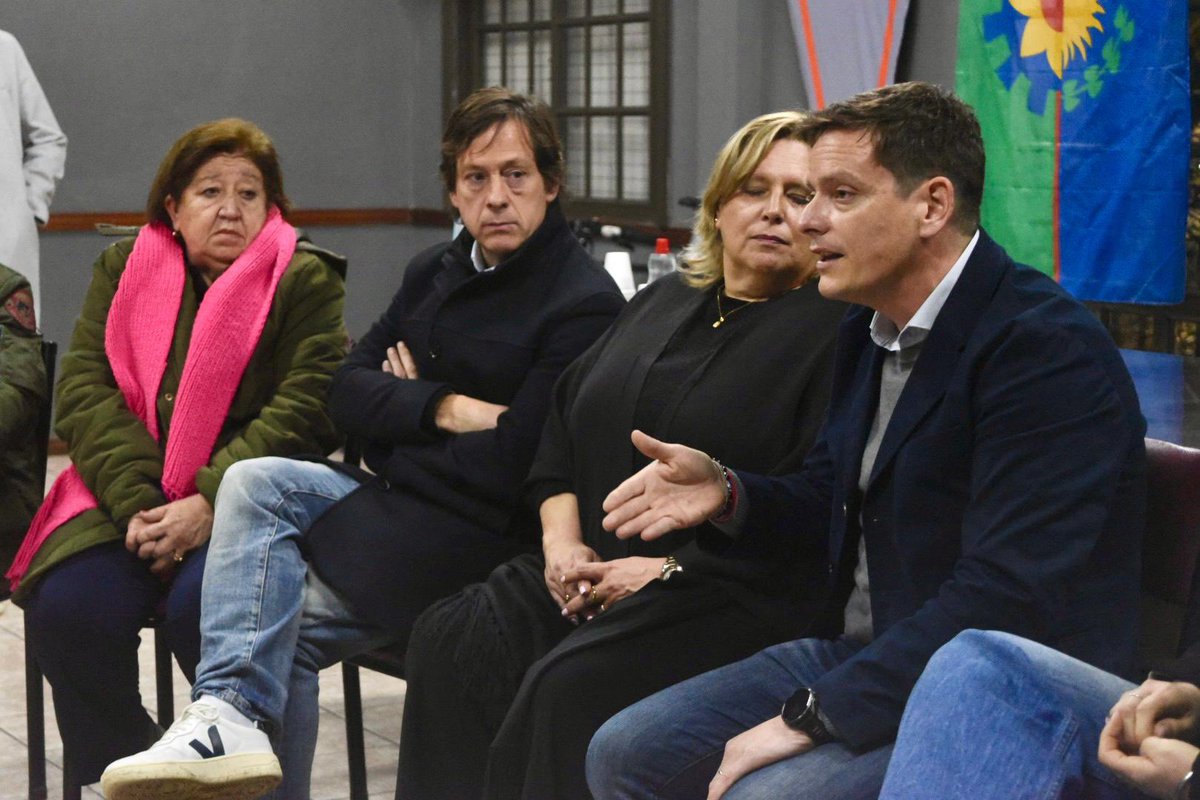 marianopenas1's tweet image. Las necesidades reales están en cada vecino y en cada barrio.

El cambio verdadero empieza escuchando de verdad y actuando con compromiso.

#SomosBuenosAires