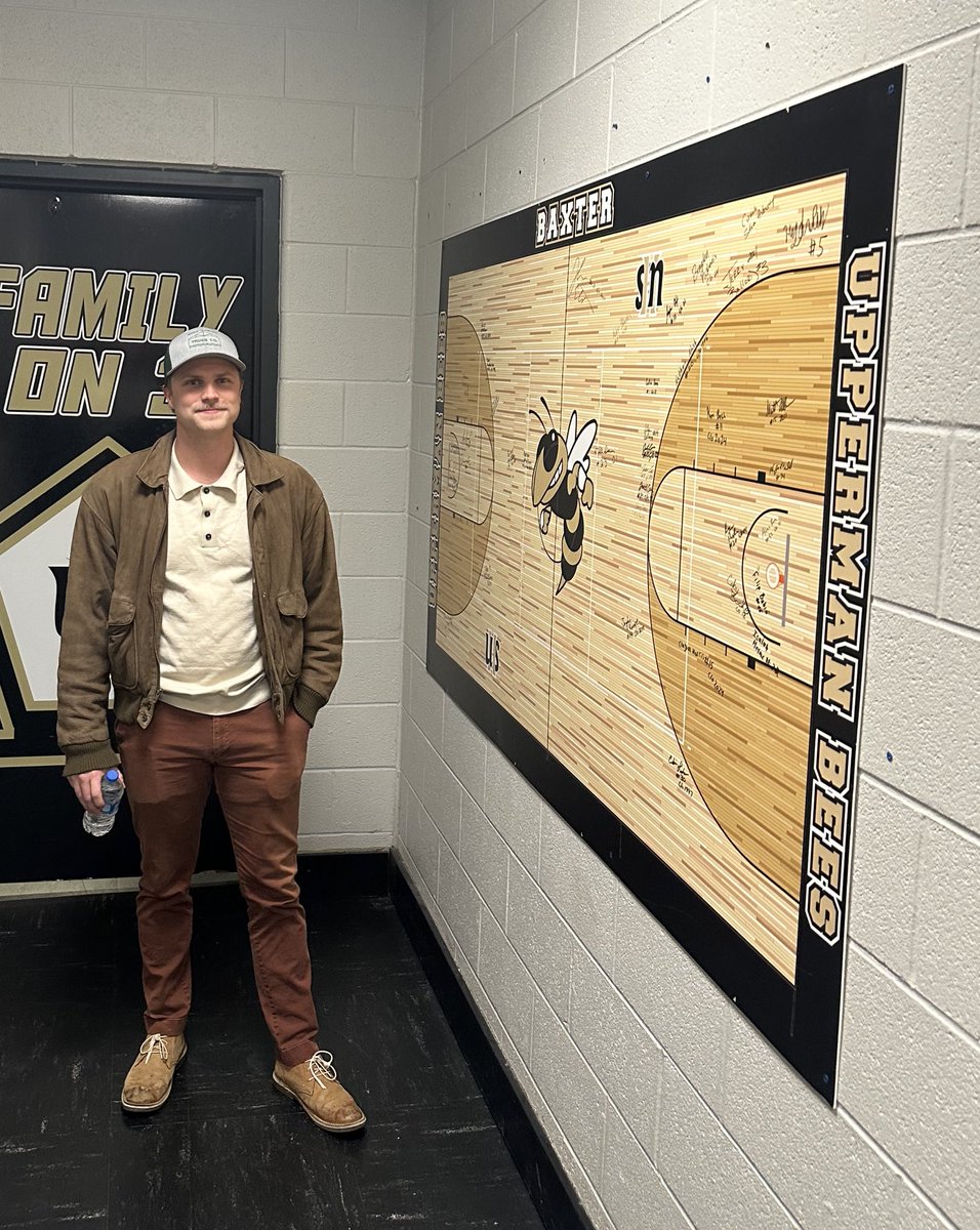 uppermanhoops's tweet image. Ben Guffey from the Class of 2016 is our next board signing feature. He holds the program record for most-threes in a game, won multiple MVP’s in his time as a Bee, and is known as one of the programs best shooters. Ben is also a member of the 1000pt club. #GoldStateOfMind
