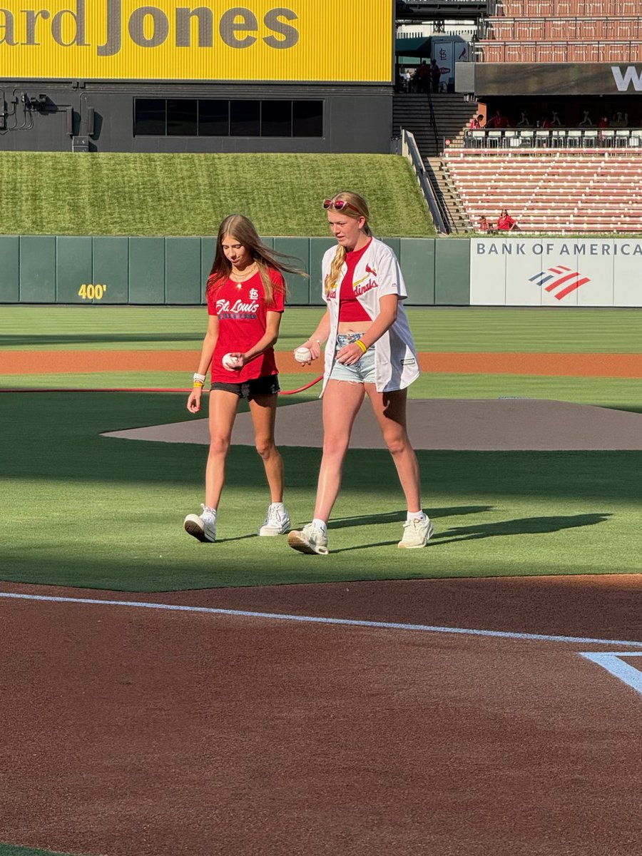 RodKRCG13's tweet image. Osage County Night at Busch. Cardinals hosting the Padres. Braelyn Backes -Fatima HS (St. Joseph, Westphalia), Adalyn Brandt - Linn HS (St. George) got to throw out the first pitches as part of the Cardinals/Vitae Foundation essay program. @OsageR2Schools @DistrictFatima