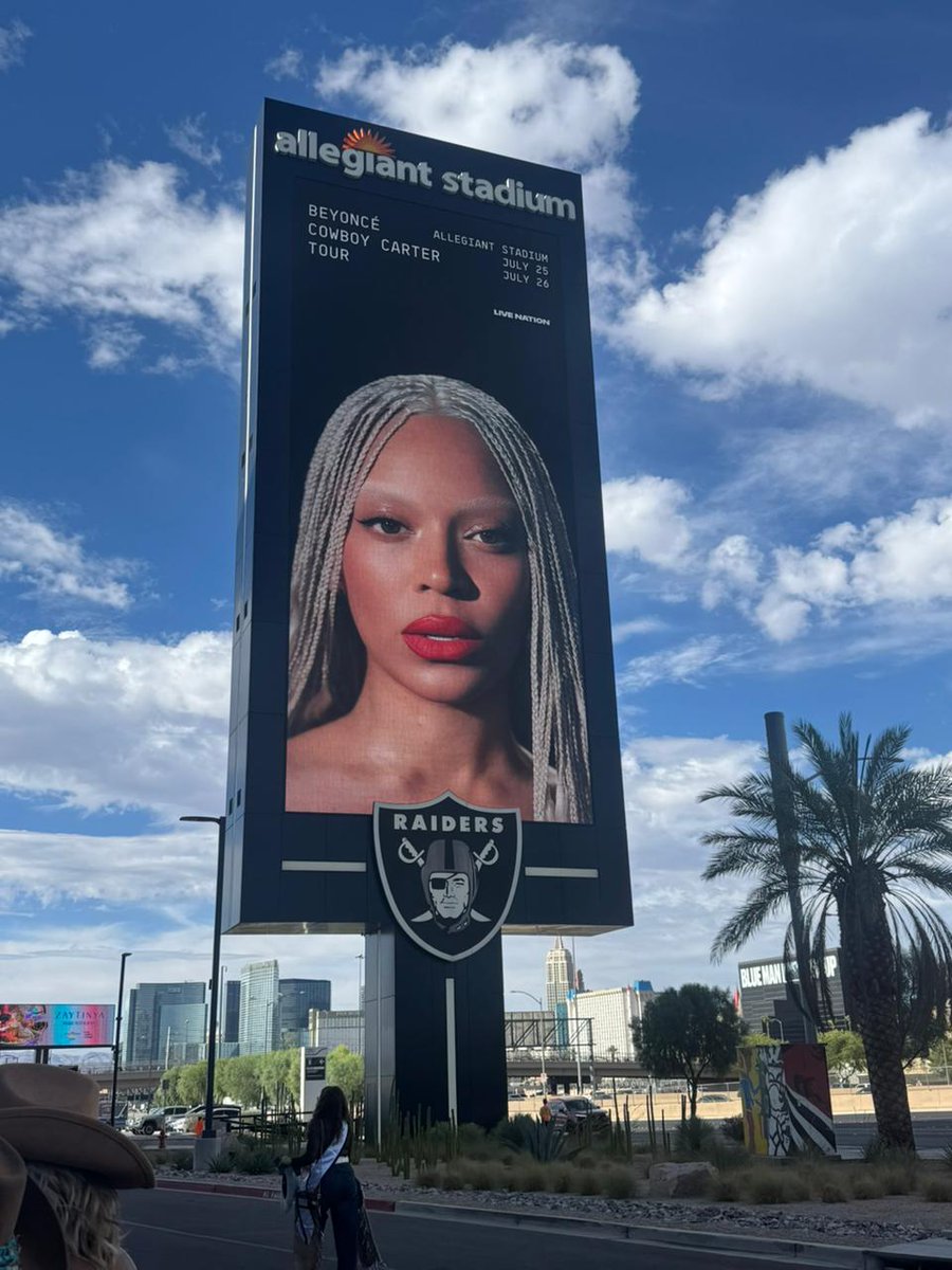 BeyUpdates_Arg's tweet image. 🔥 Hoy comienzan las 2 últimas fechas del #CowboyCarterTour 🤠 en Las Vegas 🇺🇸 en el "Allegiant Stadium" 🏟 (1/2)