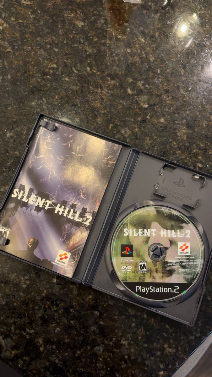 sundrlands's tweet image. my og silent hill 2 game arrived in the mail today!
