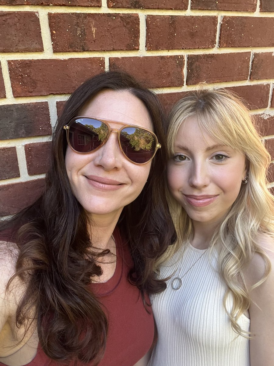 ForceofLightEn1's tweet image. Happy 18th Izabella!! Officially the age I was when I became an aunt! π₯³πππ