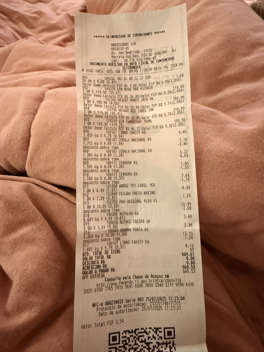poha_aline's tweet photo. Ele pegou a minha lista de compras e refez ela toda, só me entregou legumes baratos e comprou várias bebidas.
O cara premeditou, se identificou como João e deu cpf falso no condomínio. A segurança falha sob alegação acreditou no que o banido dizia https://t.co/zQOBhcKa98