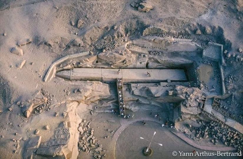 MichaelARothman's tweet image. The Unfinished Obelisk of Queen Hatshepsut, who ruled Egypt c. 1473โ1458 BC. This granite obelisk is located in an ancient quarry in Aswan, Egypt. If completed, it would have stood at over 41 metres (about 137 feet) high, with a weight of over 1,100 tons. Hatshepsut intended toโฆ