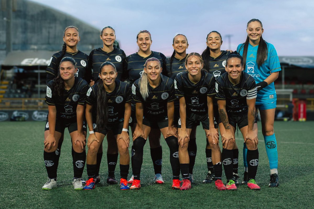 ¡ Vamos Albinegras ! 🤍🖤🙌

#somossporting #somospuravida