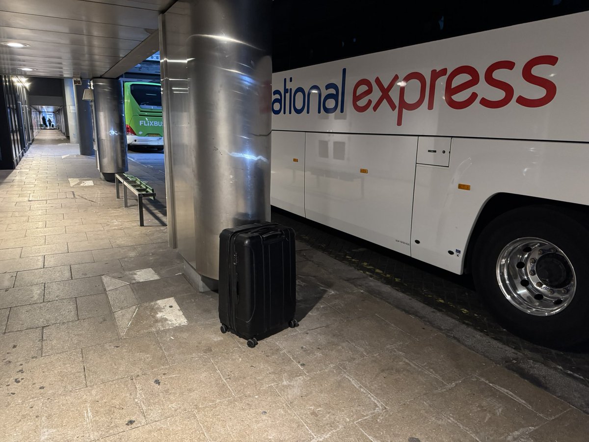 mwhitehousegb's tweet image. PSA!!!
can people please stop doing this!!!!!
It maybe ok in your head to leave bags but think of the bigger picture. You’re in a major transport interchange in London or any other City. We don’t see it as Oh it’s just a bag. We go straight to Oh Fuck It’s A BOMB…….. STOP…