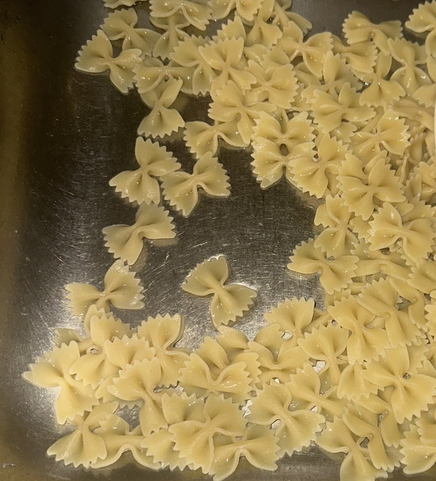 smileyval05's tweet image. I’m only sharing this because Ya’ll My Other Family 🤣😩
So I tried to cook a pasta dish (I found a recipe on YouTube) 🤣
When I went to drain the pasta it ended up in the sink…now trash 😩🤣 LOL!
I Should have opened Spaces instead 🤣