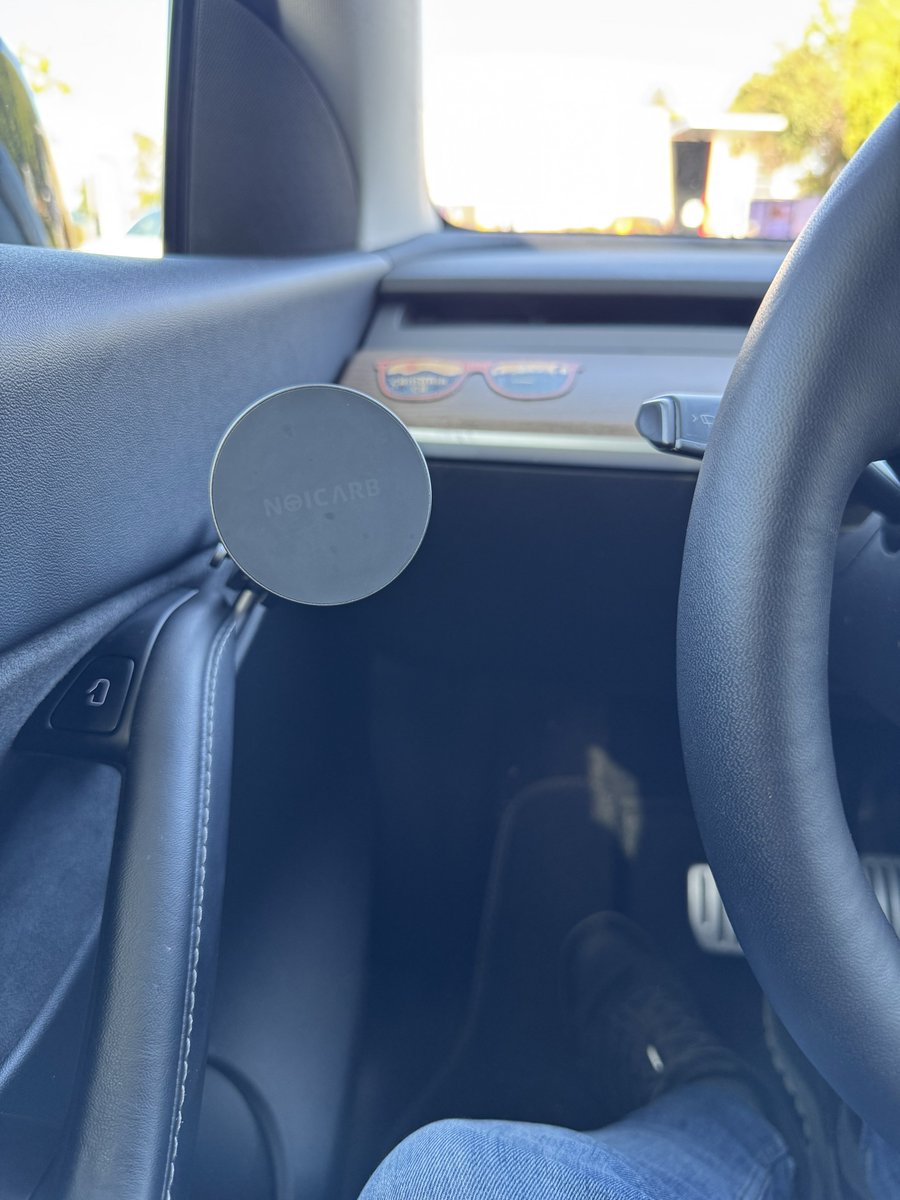 DhalgrenMarquis's tweet image. I’m sorry @JowuaLife 

I found a better MagSafe mount for my @Tesla , than any I’ve ever used, and you need to make your own version. Please. My last 2 were from you.

It replaces the screw in the door handle with a longer one to attach this. It’s sturdy, and amazing.