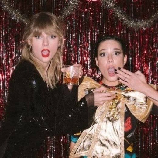 tio_victor_'s tweet image. OFF:

Taylor e Halsey no TS12
