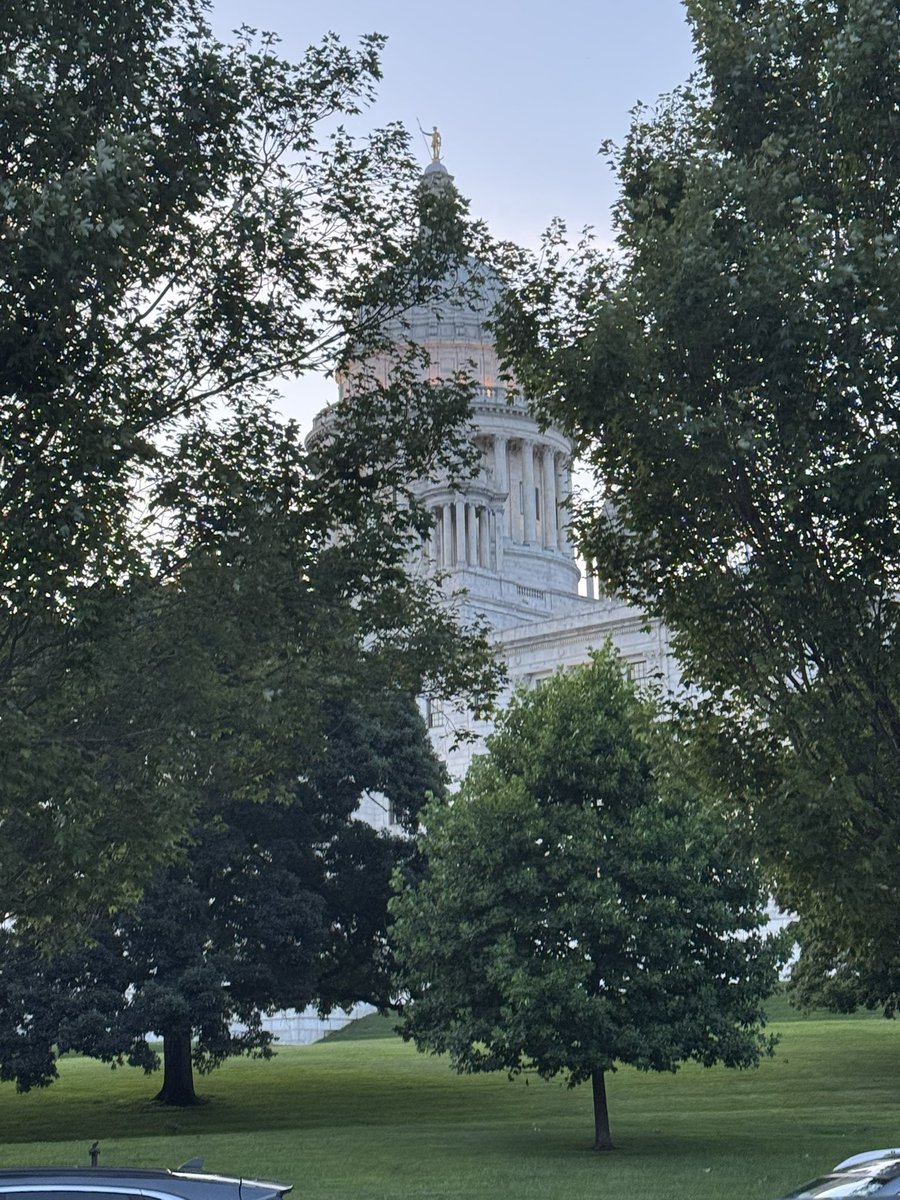 Back in Providence for the weekend — ready for fresh seafood in Warren, cocktails downtown, and a long run through my favorite corners of the city. Nothing like a little Ocean State reset. #RhodeIsland #WeekendVibes
