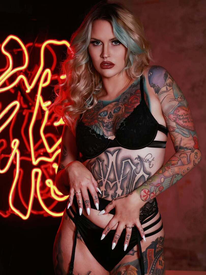 Model : @samanthaelainemodeling
Photographer : <a href="/justinjaideep/">Justin Jaideep</a>
Studio : @neondemonstudio instagr.am/p/DMjPIMus9rJ/