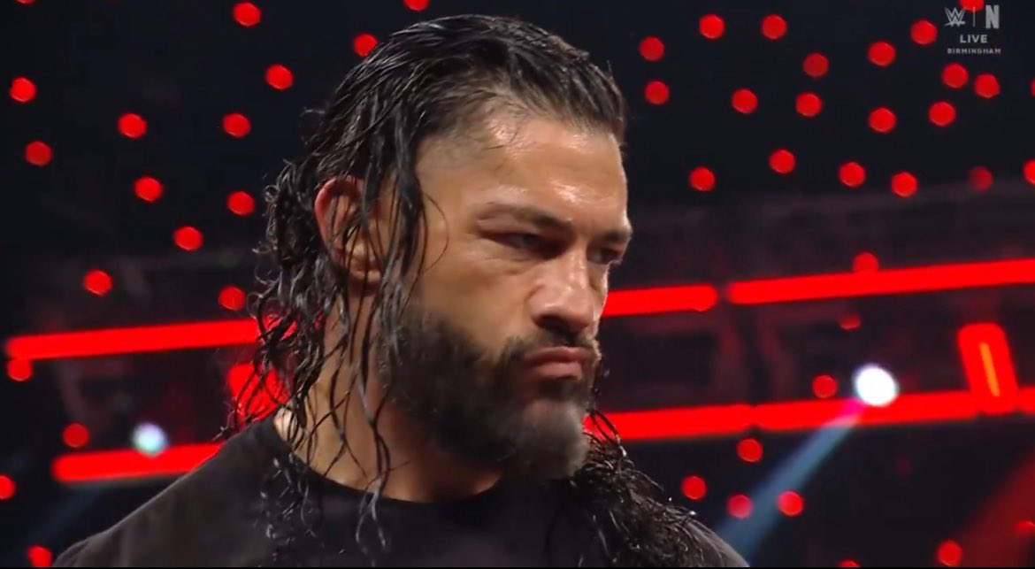RomanMoxFan2010's tweet image. Them two didn’t look enthusiastic standing up there and I’m glad.
#SmackDown