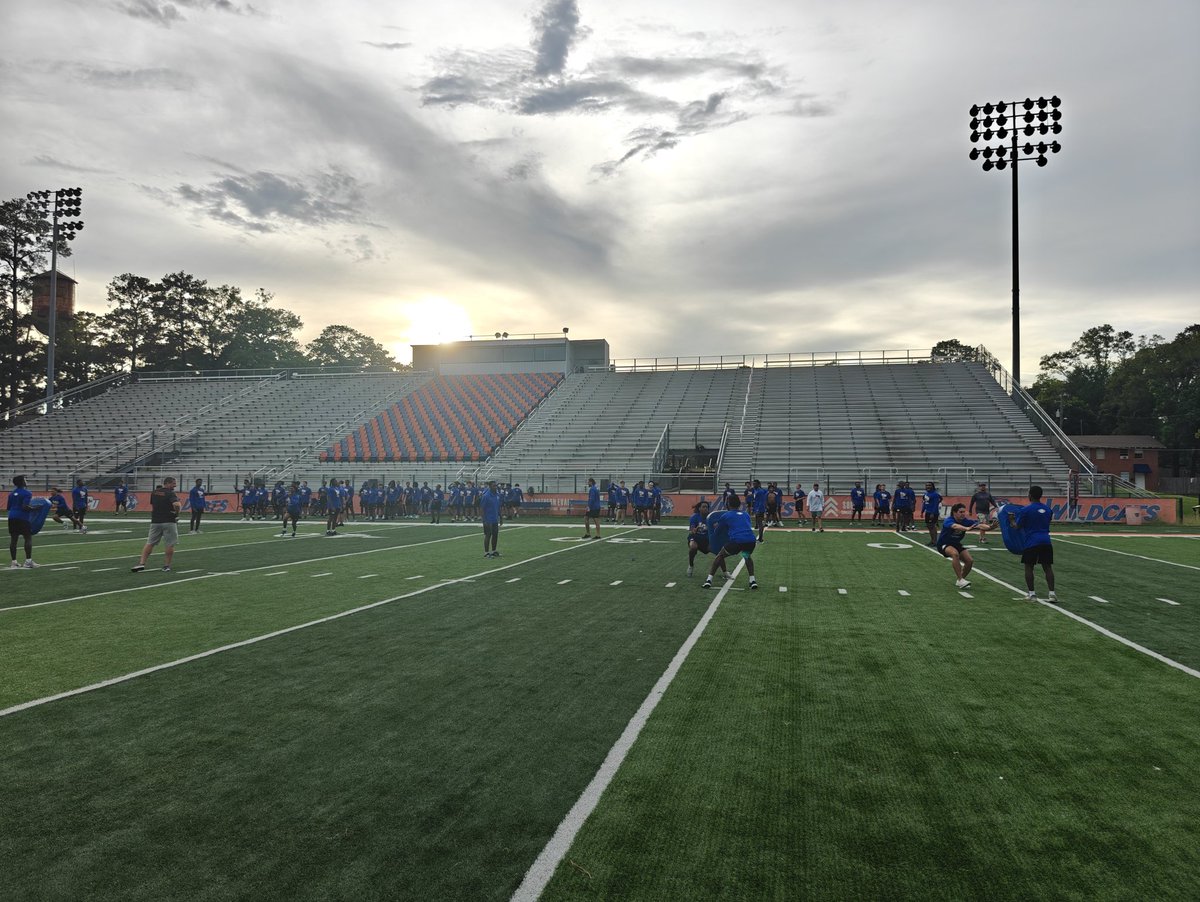 LCU_ftball's tweet image. Nothing like a sunset special teams run through! It's been an amazing first week of work with the team back in town!