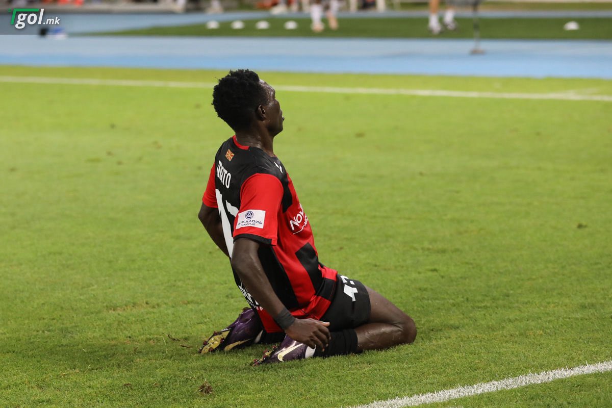 Rogermatokassim's tweet image. No sign of weakness