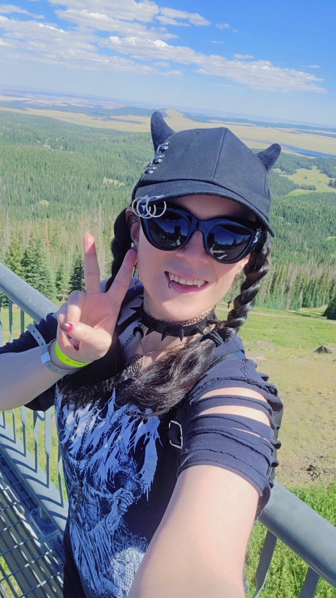 VampykinzVT's tweet image. Im having a fucking blast ❤️ but I miss you all so much ! 💋