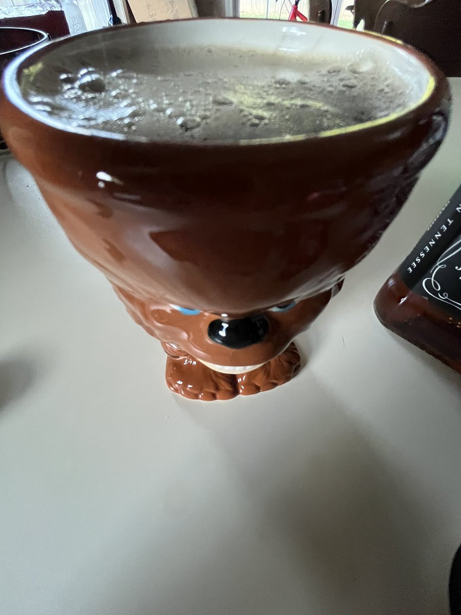 SnarkySnapleCap's tweet image. watching the star wars christmas special with the fellas
had to break out the fine china