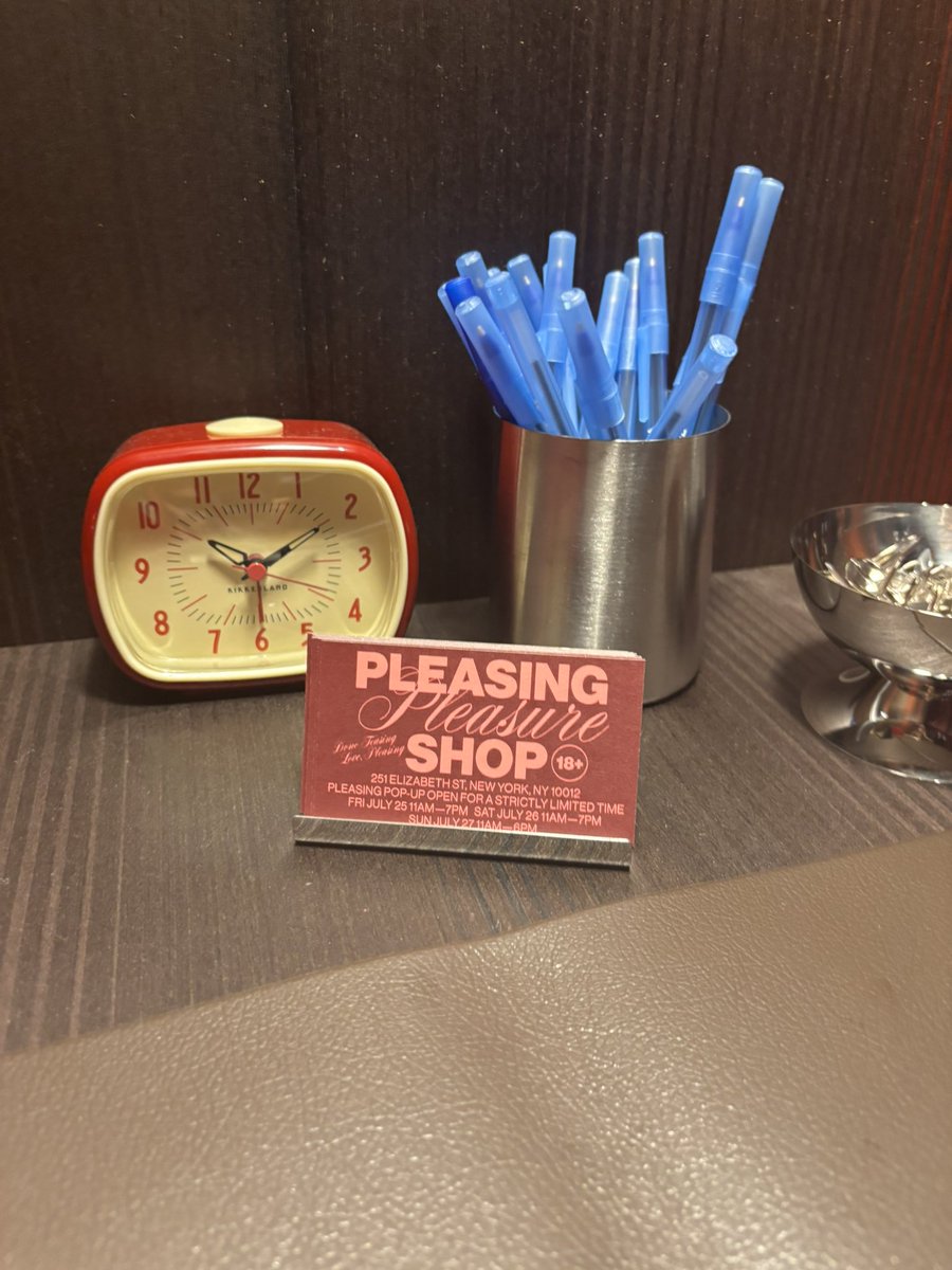 daydreamingrryy's tweet image. i loved this part of the shop. i wrote about what pleasing means to me then stuck it on the wall after dialing for a prompt. it was beautiful.
