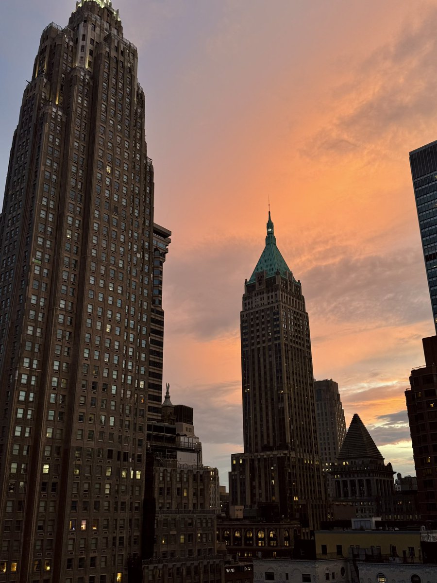 logannross's tweet image. Sunset Wall Street.

(Abstract coded)