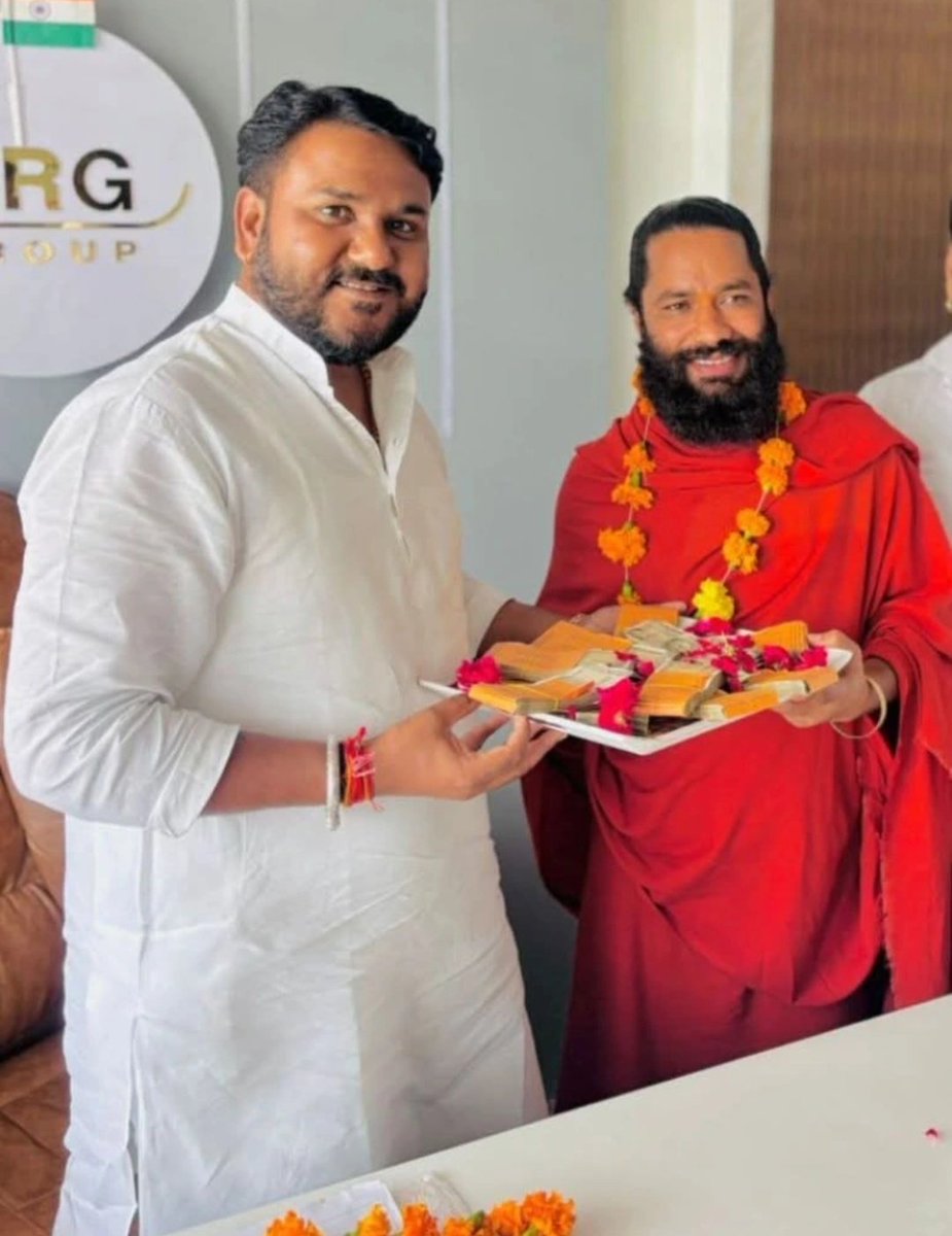 GurjarBhojraj07's tweet image. स्वामी नेकी महाराज को गुर्जर प्रतिभा एवं भामाशाह सम्मान समारोह के सफल आयोजन के लिए 5,21000 रूपये आर्थिक सहयोग दिया।

📍किशनगढ़

#आपका_अपना_भोजराज_गुर्जर 

#भोजराज_गुर्जर_किशनगढ़

@SachinPilot @ShivprakashGjr