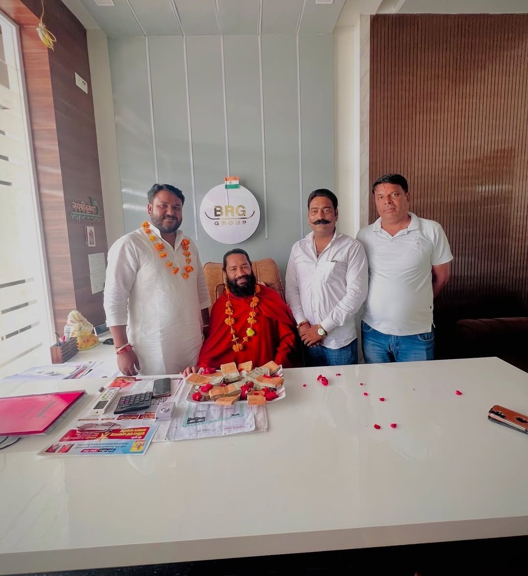 GurjarBhojraj07's tweet image. स्वामी नेकी महाराज को गुर्जर प्रतिभा एवं भामाशाह सम्मान समारोह के सफल आयोजन के लिए 5,21000 रूपये आर्थिक सहयोग दिया।

📍किशनगढ़

#आपका_अपना_भोजराज_गुर्जर 

#भोजराज_गुर्जर_किशनगढ़

@SachinPilot @ShivprakashGjr