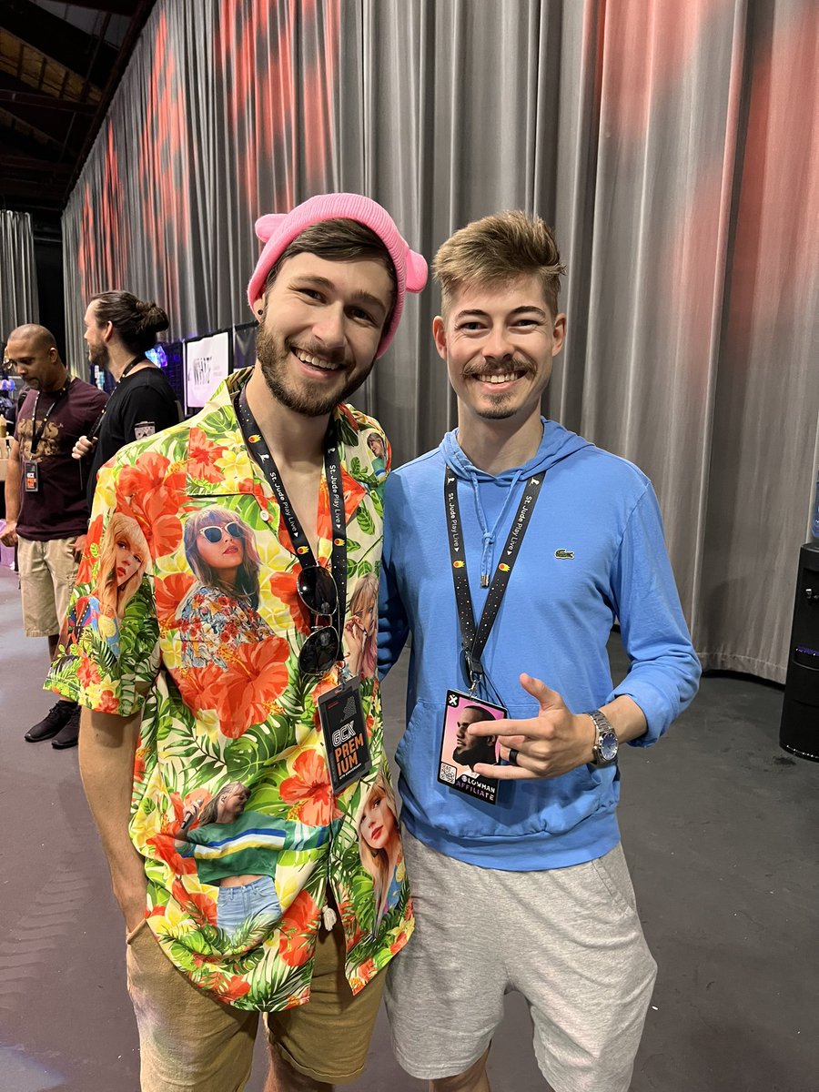 Nuktuk_BDB's tweet image. Absolute pleasure getting to meet @MacticsG1 at GCX. Thanks for the coolest signed box of cards and the build vids that helped me get my abilities only solo flawless dungeon clears over the years. Real legend.