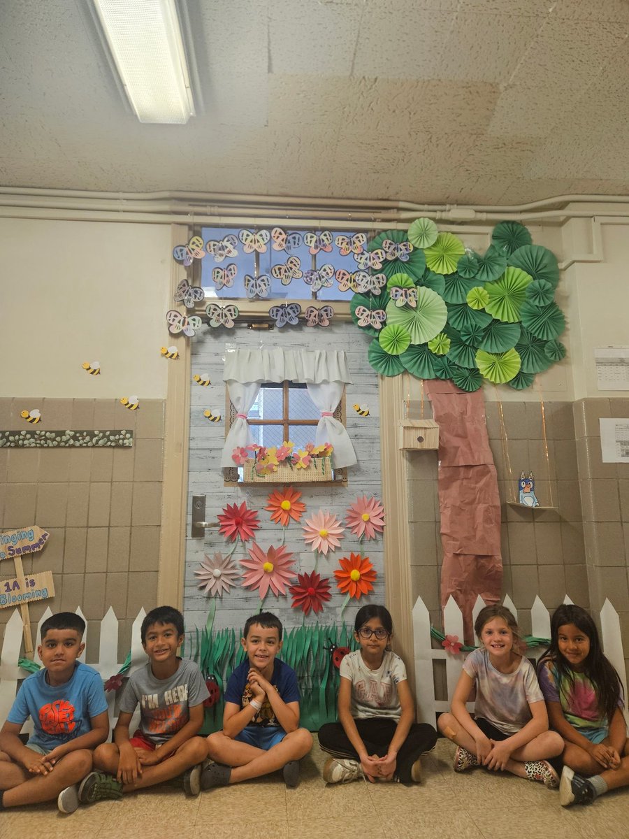 D26Team's tweet image. Battle of the Arts at PS 115! Students turned classroom materials into vibrant door displays representing their class identities.  Congratulations to our 1st and 2nd place winners and thank you to Commonpoint Queens for supporting this creative celebration!