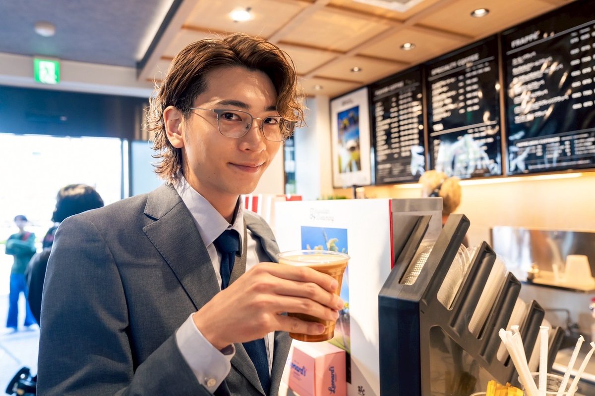 40までにしたい10のこと/庄司浩平着用色ちがいブラック上着 庄司浩平