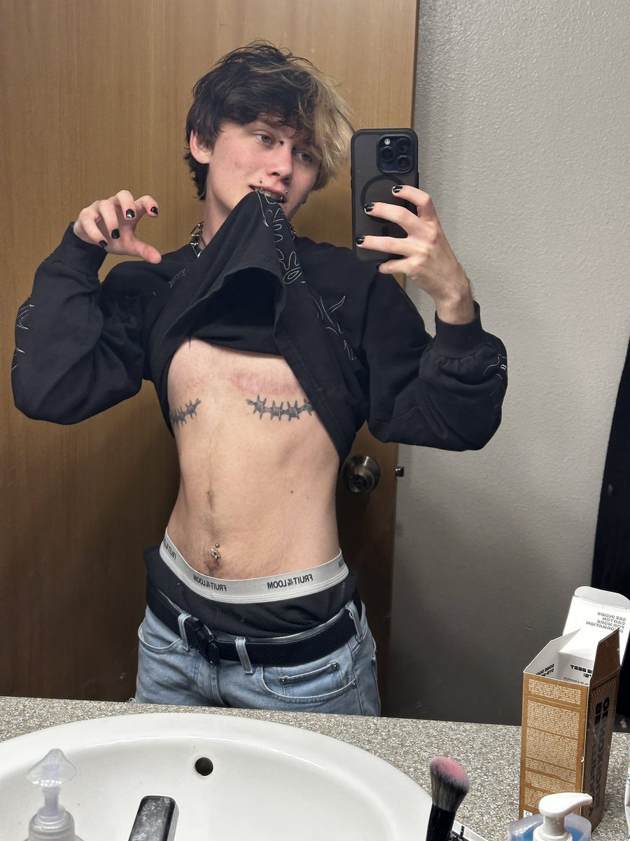 anarchywo1f's tweet image. if u ask nicely i’ll bark