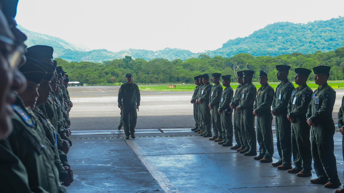 aeronavalpanama's tweet image. ✈️ El Alférez de Fragata Gonzalo Zuñiga, oficial de la Marina de Guerra del Perú, realizó su Primer Vuelo Solo en una de nuestras aeronave de entrenamiento, como parte de su formación en el Escuadrón de Entrenamiento Aéreo del #ComandoAéreo.
#FuerzaAeronaval