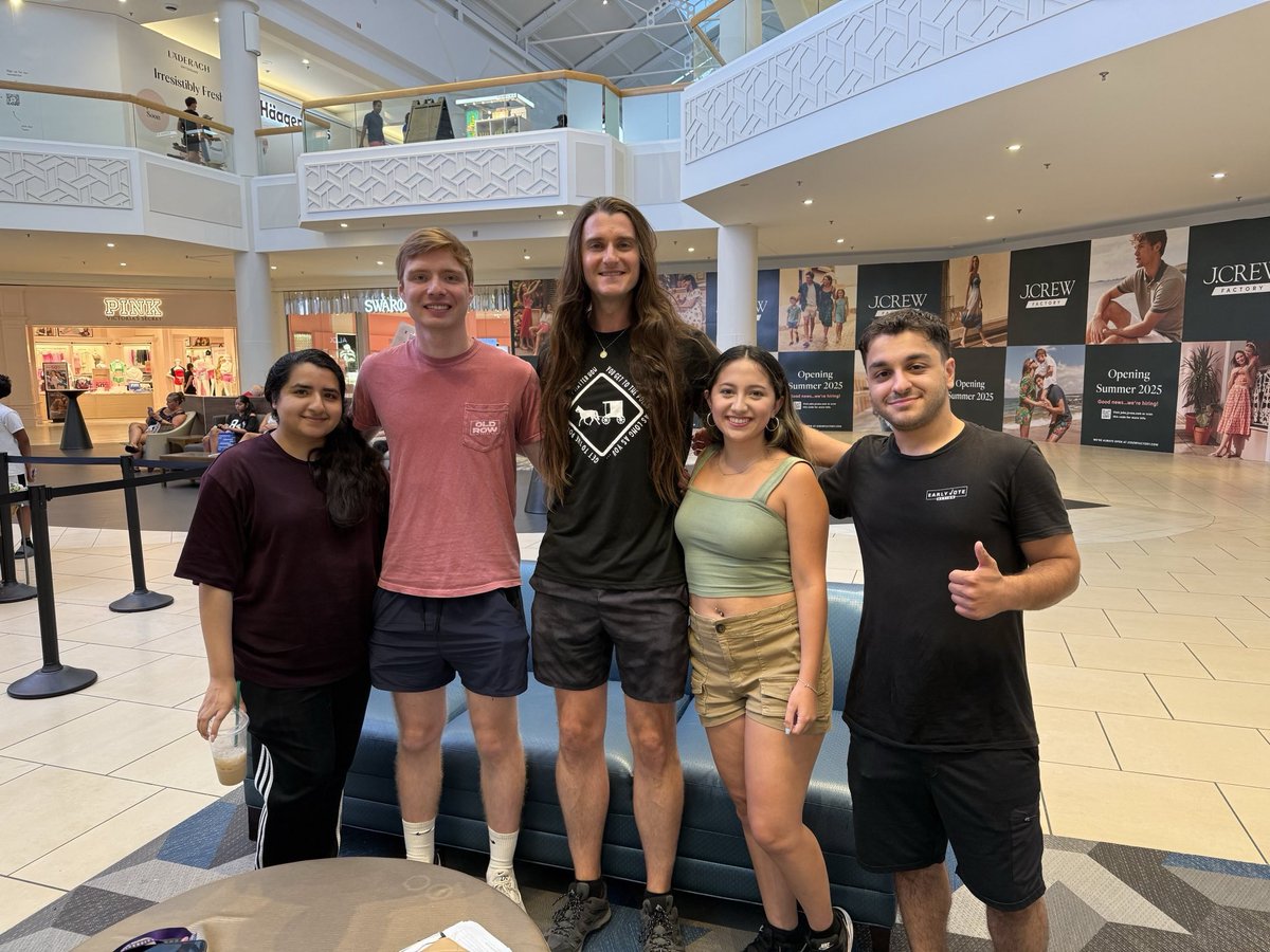 Registered another voter! 

From farmers markets, to gun shops, to malls, we meet voters where they are. 

+1🟥 in Monmouth County, New Jersey 

Good job, <a href="/Liberty_Raz76/">Sara</a> &amp; <a href="/RaffiKinNJ/">Raffi K</a>. 

📍Freehold Raceway Mall