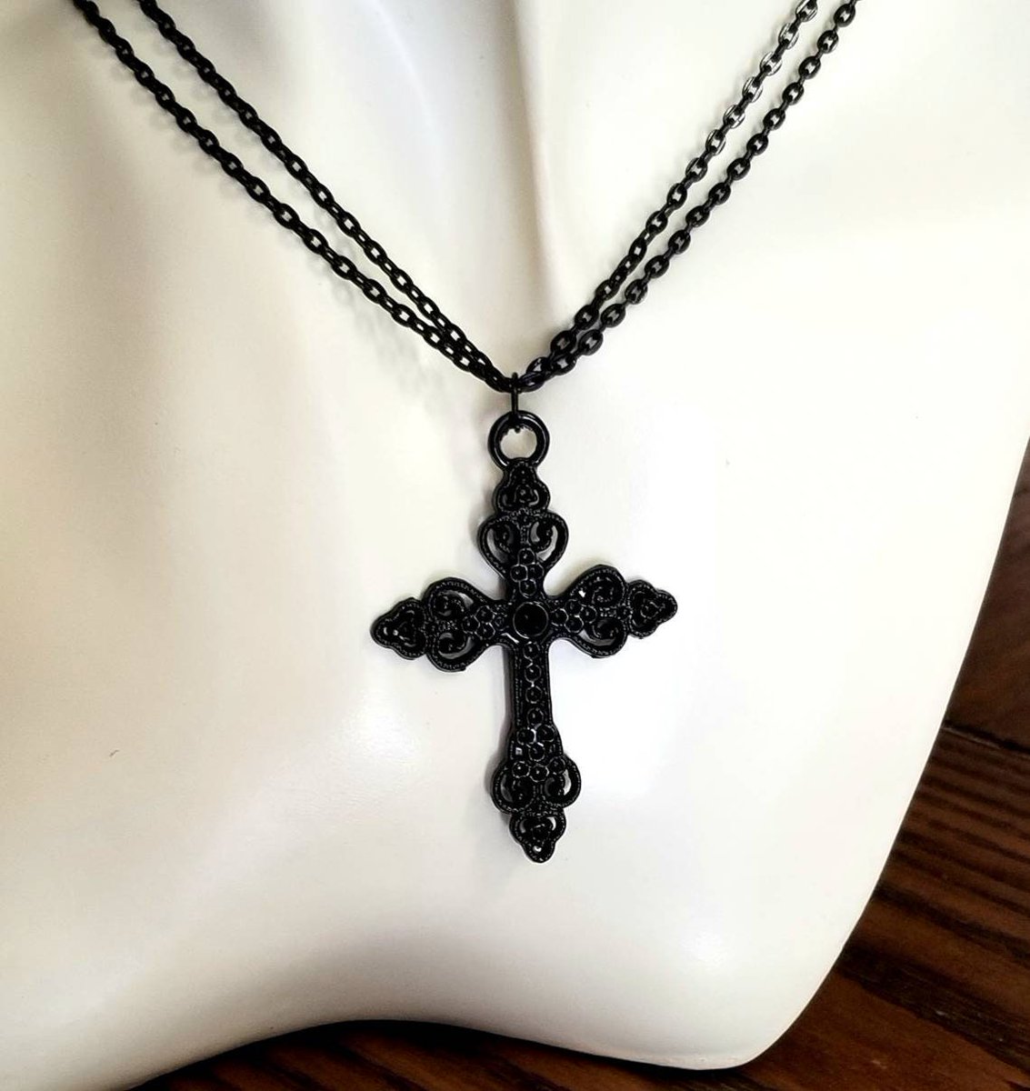 TrendingNowGift's tweet image. Double Strand Large Black Cross Pendant Necklace
#jewelry #necklace #cross #crossfaith #crossnecklace #crossjewelry #blackcross #handmadejewelry #fashion #etsy #gothic #goth
simplychicbyangela.etsy.com/listing/131866…