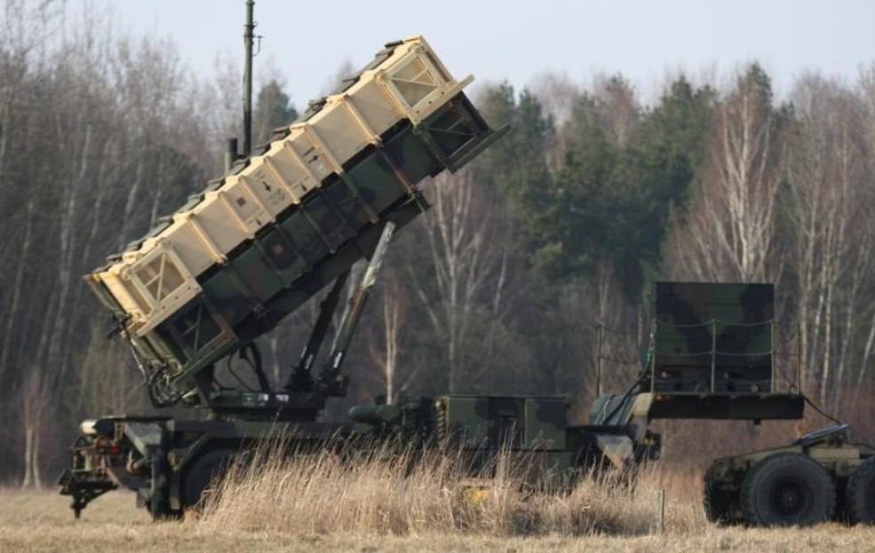 The🇷🇺forces destroyed 4 Patriot air defense missile launchers in a week. AN/MPQ-65 multifunctional radar station was also damaged.
The Germans will probably be able to deliver the promised batch of Patriots only in the spring of next year. What a splendid way to waste🇩🇪money!😎🤑