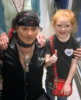 Savvy_CapJackie's tweet image. Johnny & a pretty little girl 😭🌺
July 25th, 2025 London 🎸
From a 📸 via #JohnnyDepp IG stories