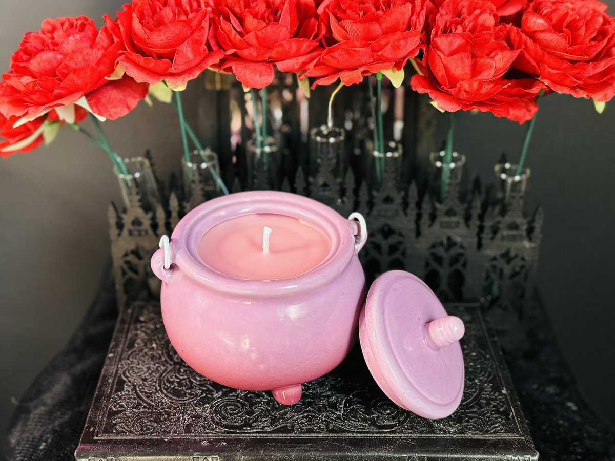 gothwickcandles's tweet image. New spooky mini drop now available on
🕸️ gothwickcandlesllc.etsy.com
#spookyszn #halloweencandles #GothDecor #snakes #skulls #Cauldron #Gargoyle