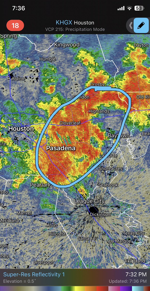 JeffLindner1's tweet image. Heavy rainfall counties over SE Harris County although rainfall rates are coming down some. Street flooding likely in the blue circled area #houwx #txwx