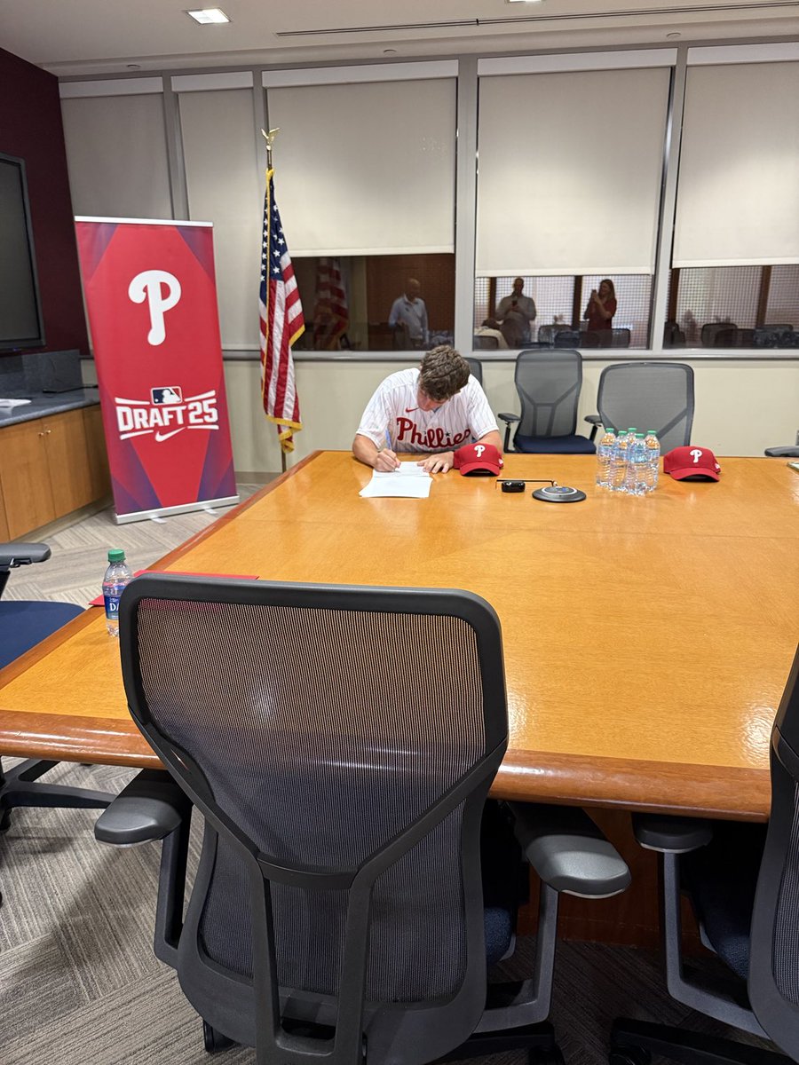 caseyfahy's tweet image. Congrats ⁦@LoganDDawson⁩! Welcome to the Phillies!