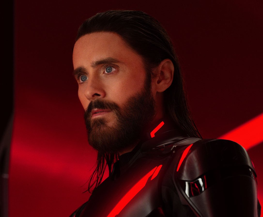 A new trailer for #TronAres is being shown for attendees at #SDCC. 

In theaters October 10.