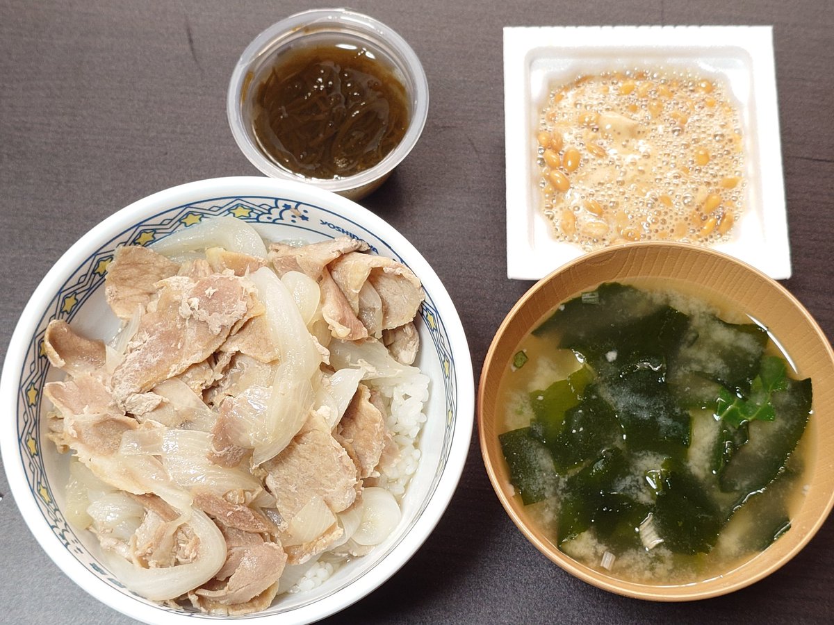 ginzhake's tweet image. あさごは！
ぶたさん…お前だけは…。