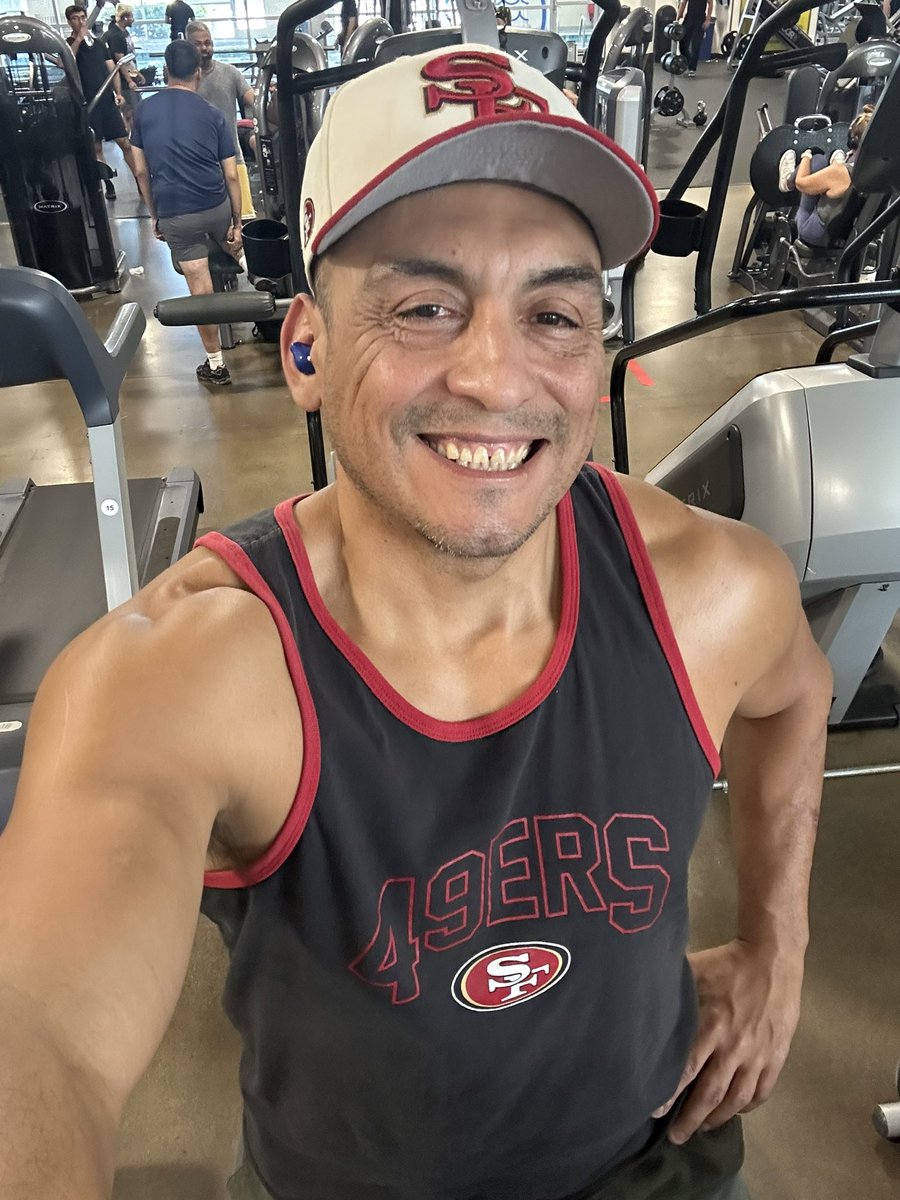 SpartanRob75's tweet image. Friday nite upper body sesh! Leg day already behind us so enuf bring humbled, letโs shine! Spartans, Jaguar Warriors, & Niners r at the gym Friday nights! Know that!๐ช๐ฝ๐ฏ๐ฏ
Kiss ur hero babe!๐๐
@lilhousgreendor